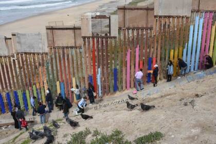 Tijuana hace frontera con California, EE.UU.