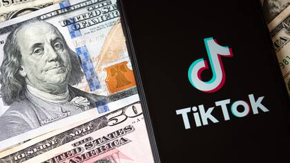 TikTok es la primera aplicación que no es un juego en llegar a los 10.000 millones de dólares de facturación, aunque los especialistas alertan sobre cierta desaceleración de su ritmo de crecimiento