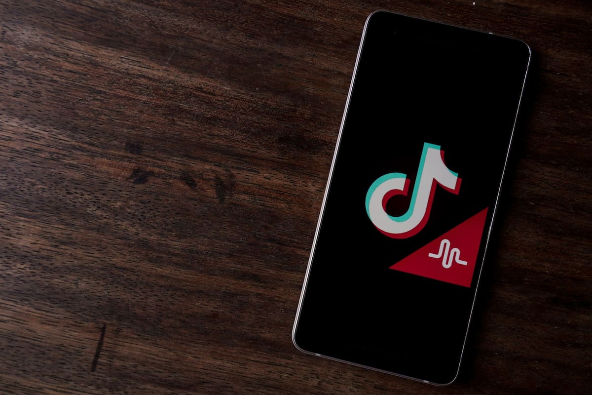 TikTok es una app que permite publicar videos musicales cortos y tiene 500 millones de usuarios