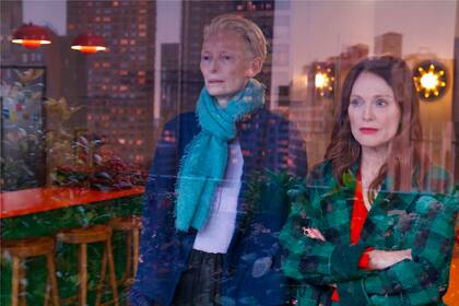 Tilda Swinton y Julianne Moore en La habitación de al lado