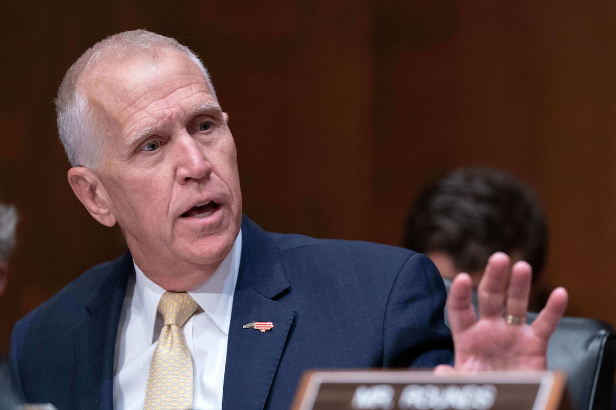 Tillis dice que está listo para avanzar en confirmar a Warsh como presidente de la Fed