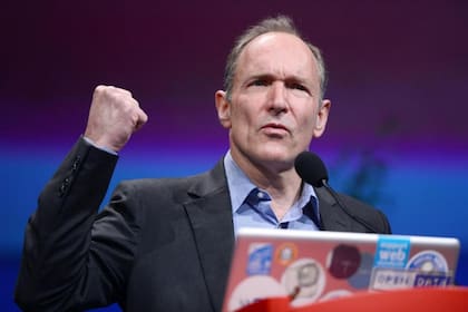 Tim Berners-Lee, durante una conferencia en Francia en 2016. El creador de la Web anunció un servicio que busca darle más control a los usuarios con sus datos personales