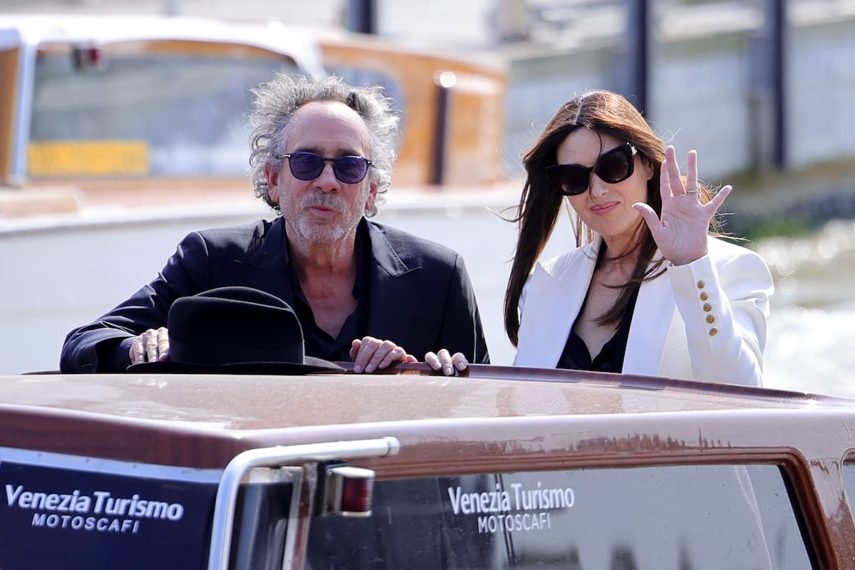 Tim Burton y Monica Bellucci llegan a Venecia este martes, poco antes del comienzo del festival que se abrirá con la nueva película del director, Beetlejuice Beetlejuice