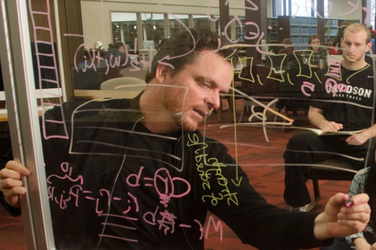 Tim Chartier, el matemático y especialista en estadística, reveló cómo aumentar las probabilidades de ganar la lotería