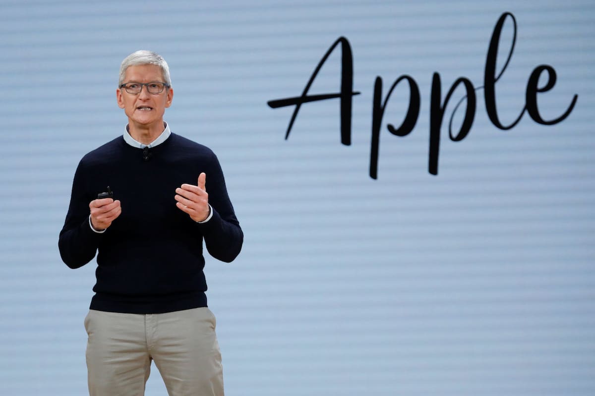 Tim Cook, el actual CEO de la empresa, destaca la paciencia para no adelantar sus lanzamientos hasta que no estén realmente listos; además explica cómo intentan anticiparse a las consecuencias más negativas de los avances de la tecnología
