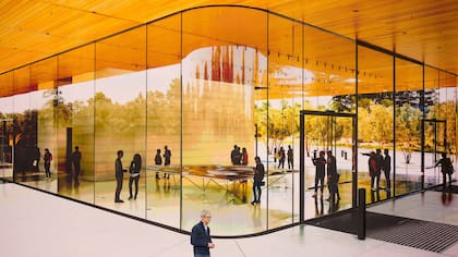 Tim Cook en la nueva sede de Apple
