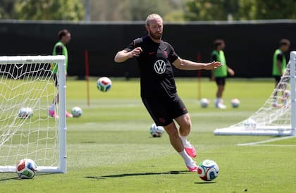 Tim Ream, capitán de Estados Unidos, en una práctica previa al Mundial