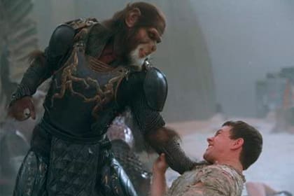 Tim Roth, como Thade, y Mark Wahlberg en El planeta de los simios