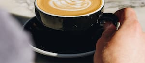Tim Spector: “Quienes toman café tienen un microbioma intestinal más diverso que aquellos que no lo hacen”