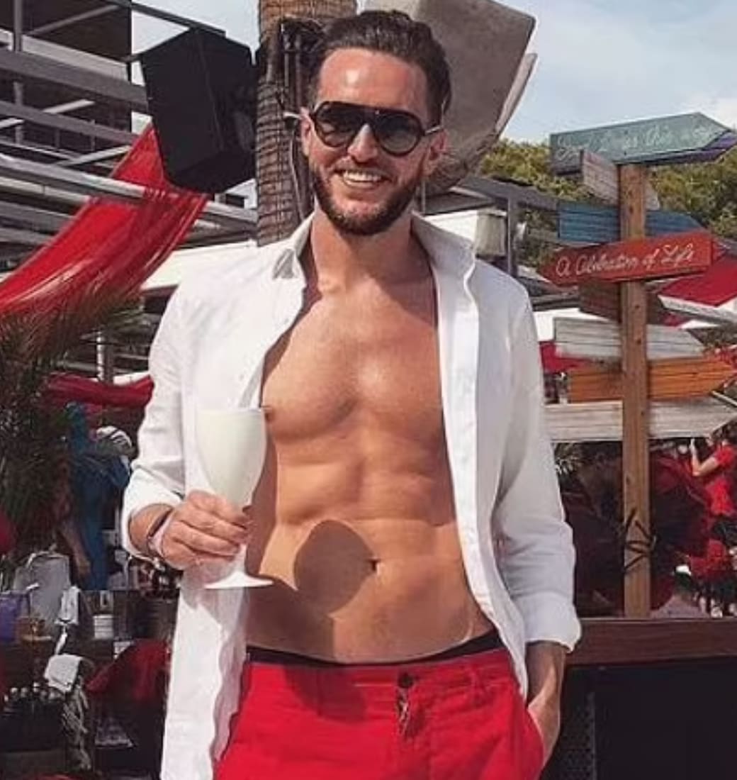 Tim Stokely tiene un estilo de vida suntuoso
