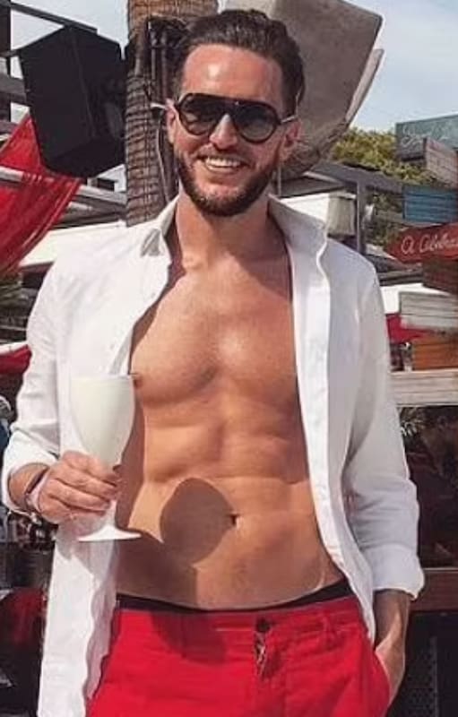 Tim Stokely tiene un estilo de vida suntuoso