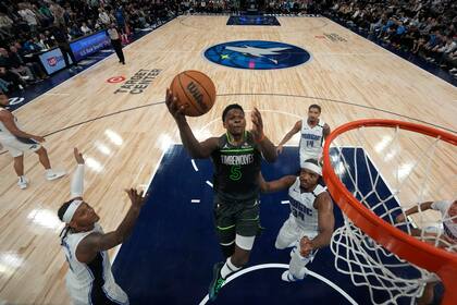 Timberwolves remontan y vencen 118-111 al Magic con su séptima victoria consecutiva