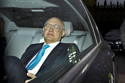 Timerman, ayer, al salir del Palacio de Westminster, sede del Parlamento británico