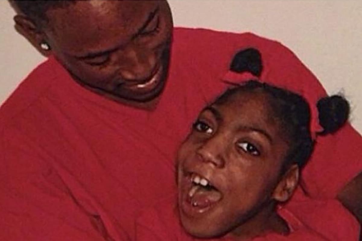 Timesha Beauchamp fue atendida en su casa por paramédicos que dijeron que había fallecido, pero la joven dio señales de vida cuando el empleado de la funeraria estaba por comenzar a embalsamarla