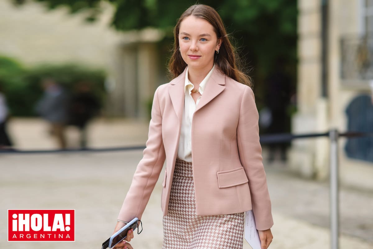 Tímida y sensible (así se describe a sí misma), asistió a la última semana de la moda de París vestida por la maison Dior y posó con el aplomo de una it girl para los fotógrafos.
