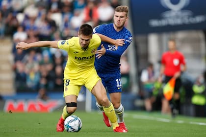 Timo Werner no puede con Juan Foyth; el defensor argentino de Villarreal anotó en la tanda decisiva de los penales