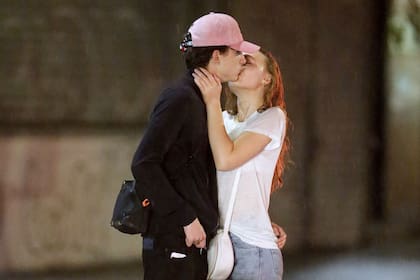 Timothée y Lily-Rose, muy románticos en su salida nocturna que fue captada por las cámaras