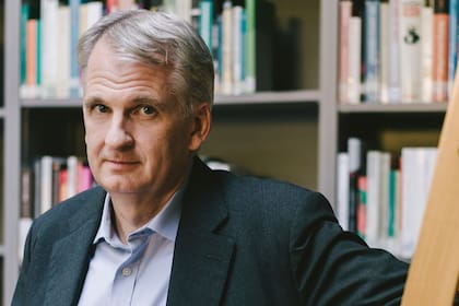 Timothy Snyder: “Hay una tendencia mundial contra la democracia”
