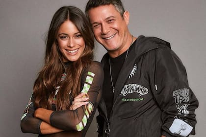 Tras su participación especial en el reality show La Voz, Tini Stoessel anunció que lanzará un tema musical con Alejandro Sanz y lo contó emocionada hasta las lágrimas