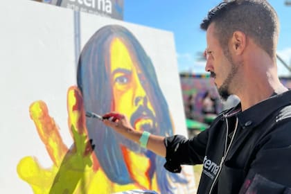 TiN, el pintor argentino que le regaló un cuadro a Dave Grohl, de Foo Fighters (Foto: Instagram @tin_rocktambulo)