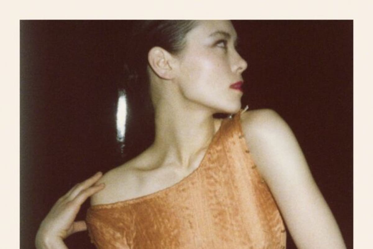 Tina Chow en uno de sus Fortuny, por Antonio López en la década del 70