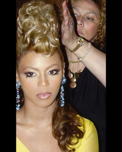 Tina Knowles, peluquera de profesión, le realizaba los looks a Beyoncé en el comienzo de su carrera