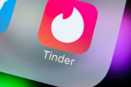 Tinder incluye una función de seguridad para denunciar a los usuarios con comportamientos ofensivos