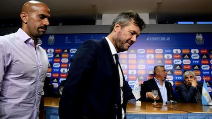 Tinelli ayer en Ezeiza tras la asunción de Tapia