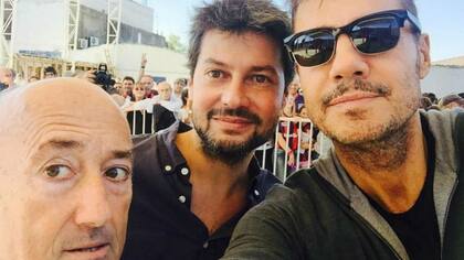Tinelli, junto a Lammens y Álvarez