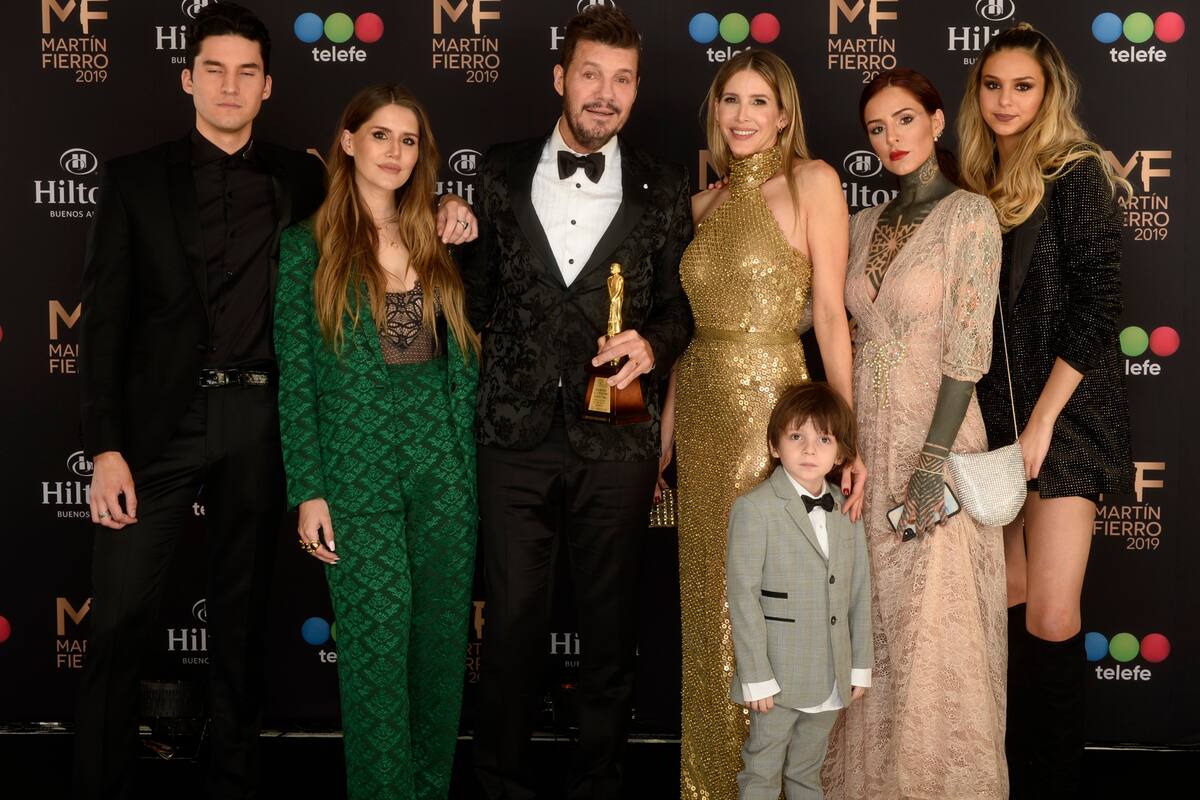 Tinelli junto a sus hijos y su mujer
