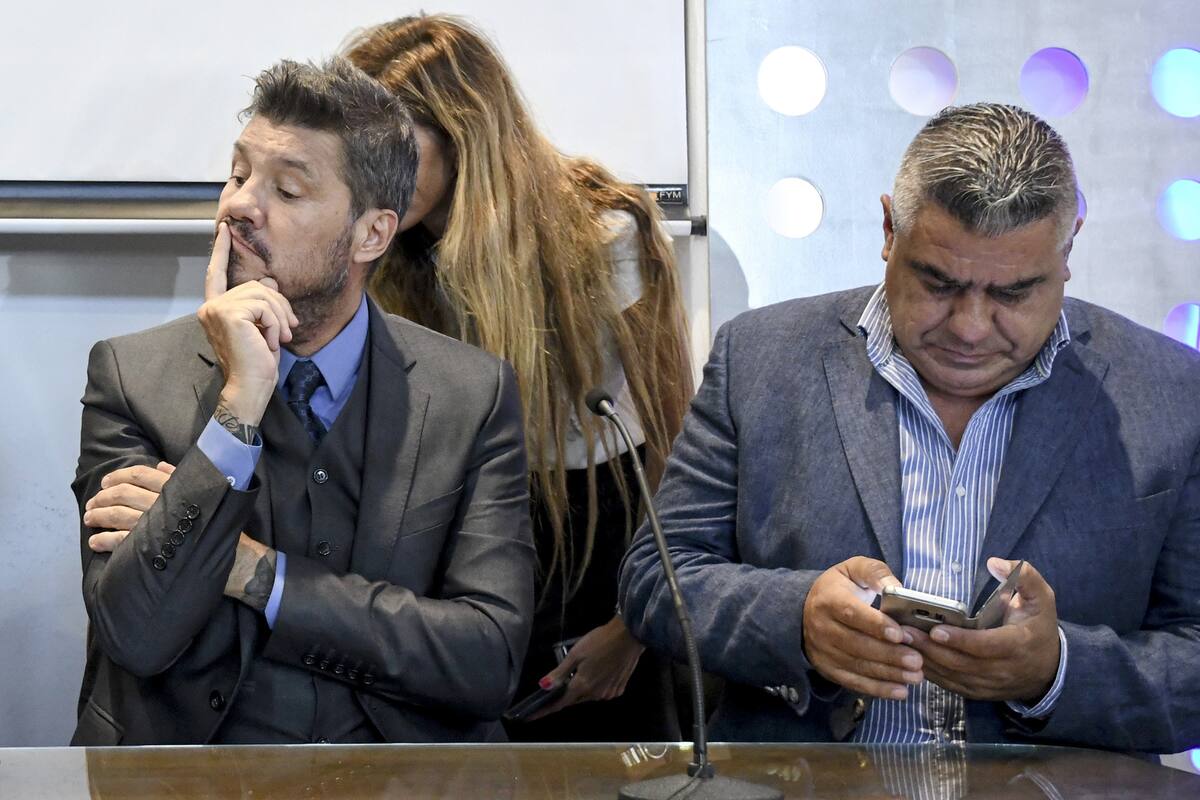 Tinelli y Tapia, en una imagen de archivo, en la sede de la AFA