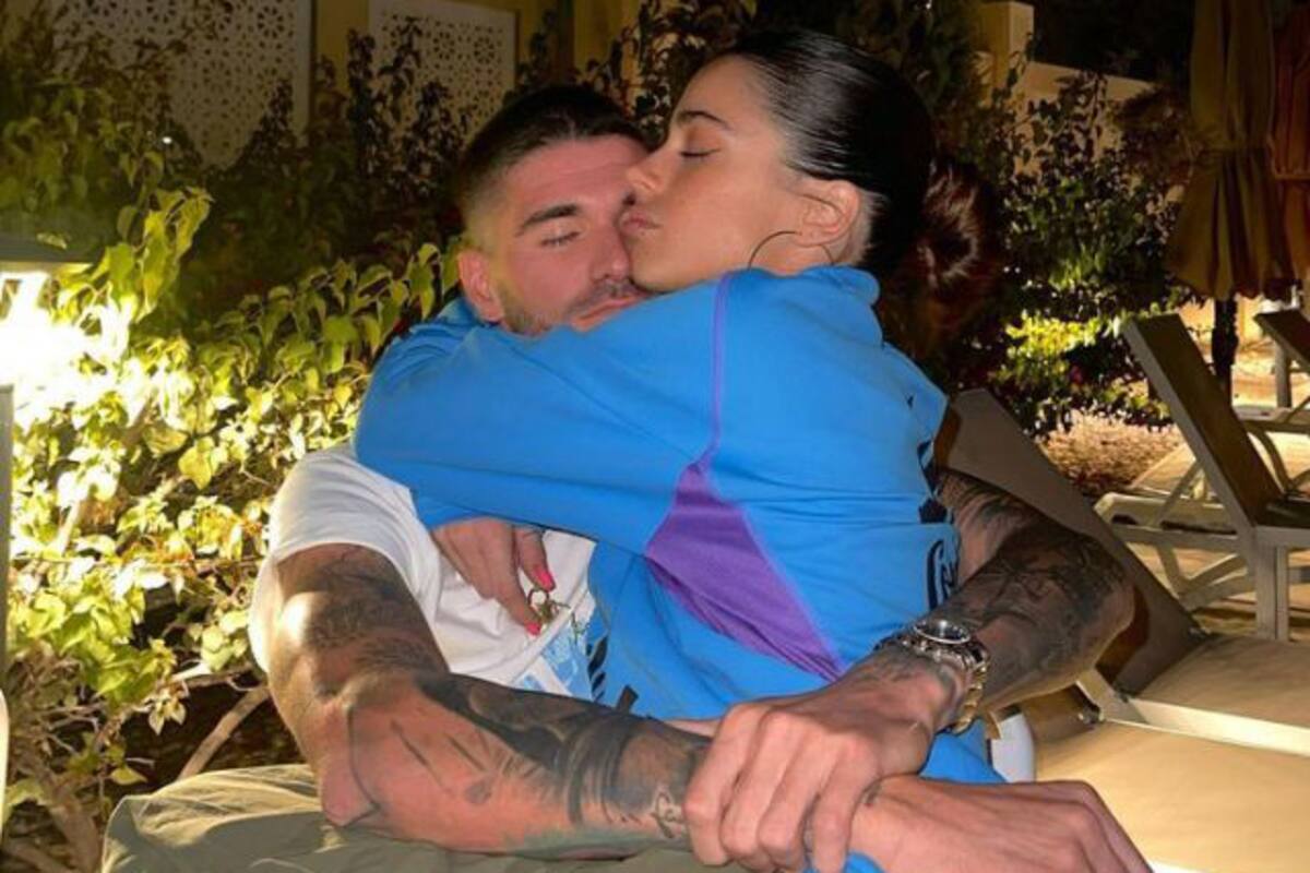 Tini Stoessel se fue de Qatar y Rodrigo De Paul la recordó con una íntima foto: “Te extraño”