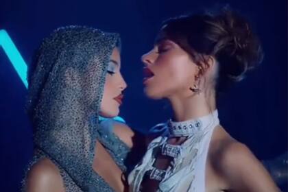 Tini Stoessel y Emilia Mernes causaron furor en las redes con el adelanto de su colaboración