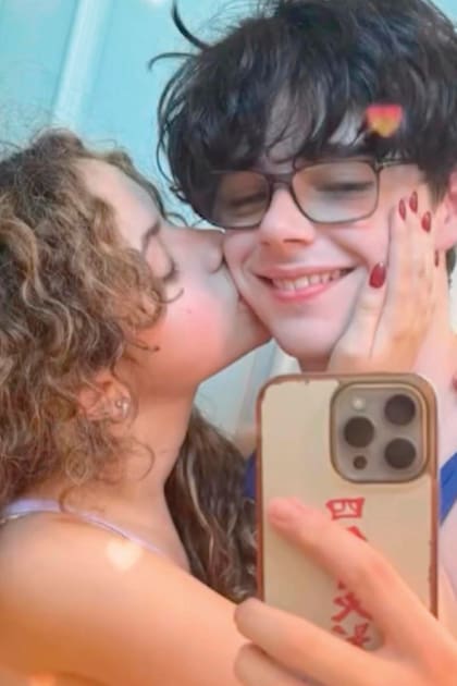 Tino eligió el Día de San Valentín pasado para contarle al mundo su historia de amor con esta tierna foto