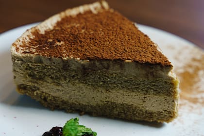 Tiramisú KETO, postre tradicional elaborado con harina de almendras y 100% libre de gluten y azúcares refinadas.