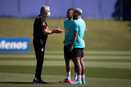Tite y los jugadores de Brasil, en días controvertidos por la organización de la Copa América en el país, pese a la complicada situación sanitaria por la pandemia de coronavirus