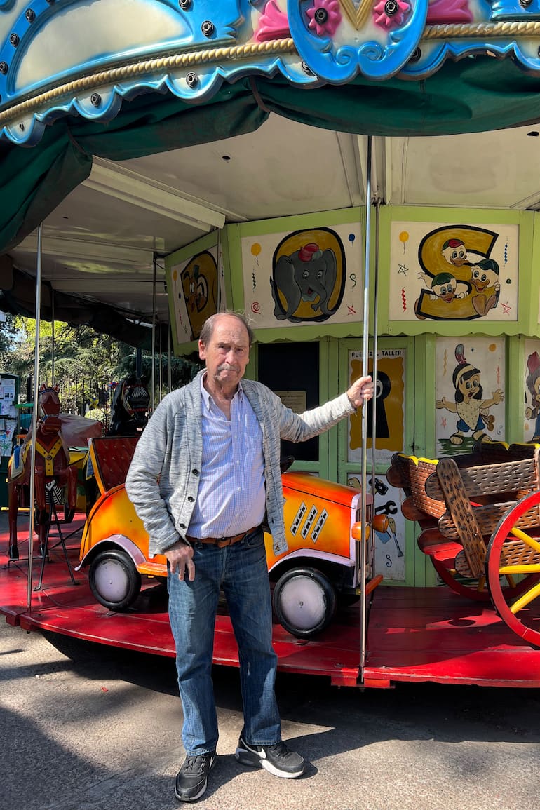 Tito tiene la particularidad de acordarse el nombre de todos los chicos: "les pregunto cómo les fue en el colegio, les doy felicidad y también trato de cuidarlos. Verlos sonreír es lo más lindo. Lo que más me gusta de tener este lugar es el contacto con la gente”, confiesa.