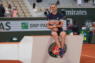 Título de Zverev en Roland Garros recibe una acogida tibia en Francia por acusaciones en su contra