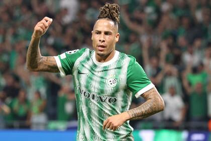 Tjaronn Chery, autor del primer gol para Maccabi Haifa, casi marca un segundo al término del primer tiempo