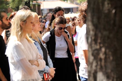 La actriz se mostró muy acongojada durante el responso que se le brindó a su madre durante la mañana del jueves, en el cementerio de la Chacarita