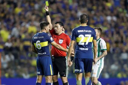 Tobar amonestó siete jugadores de Boca en los dos partidos que lo dirigió en la Copa, ambos ante Palmeiras y en la Bombonera