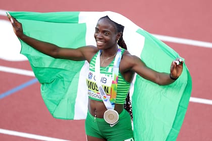 Tobi Amusan, de Nigeria, estableció el segundo récord mundial en Eugene 2022