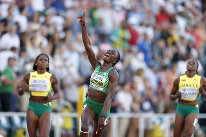 Tobi Amusan festeja el nuevo récord Mundial