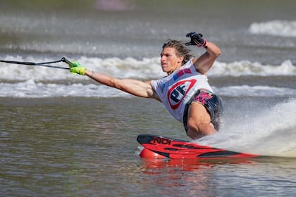 Tobías Giorgis, competidor de esquí acuático