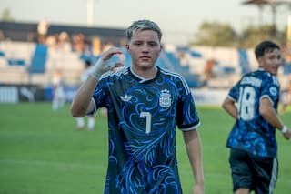 Argentina empezó bien en el Sudamericano Sub 17, con un doblete de una joya de River que ya vale € 100.000.000