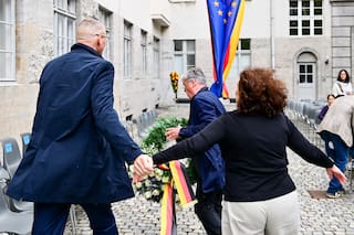 Una corona de AFD en el homenaje a los conspiradores contra Hitler desata un forcejeo en Berlín