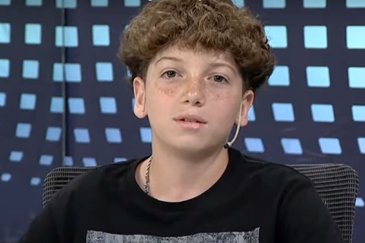 Tobías, uno de los niños que saludó a Javier Milei mientras el presidente electo se dirigía a la Quinta de Olivos