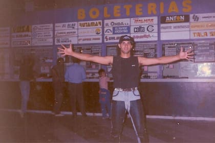Tocaba el bajo en la banda Tributo Rock, formada por varios jugadores de la D para homenajear a Vox Dei Foto: Gentileza