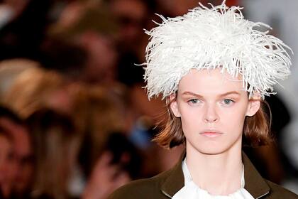 Tocado plumífero de Loewe