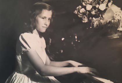 Tocando el piano.